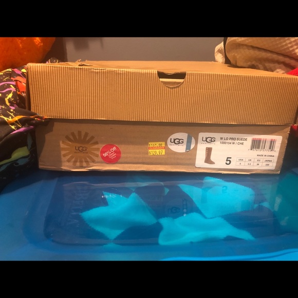 Size 5 worn once UGG Boots - Picture 1 of 5